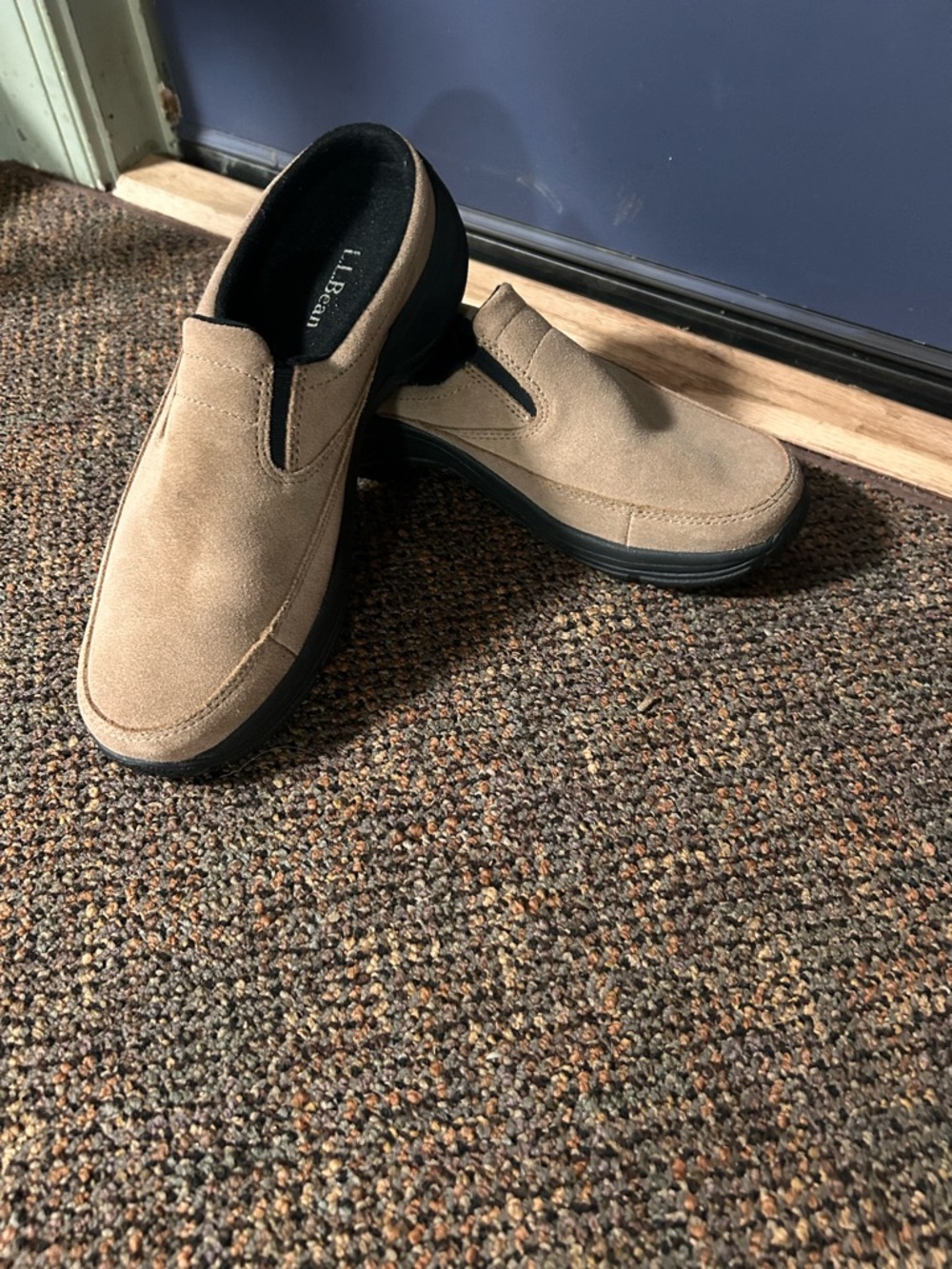 L.L. Bean Women’s Slip-On Suede Clog Mules Loafers in Beige & Black soles Size 8